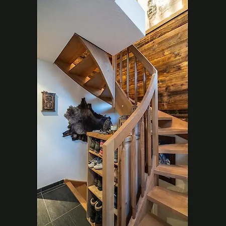 Mouton A 4-bedroom Alpine Chic Escape In 샬레 *