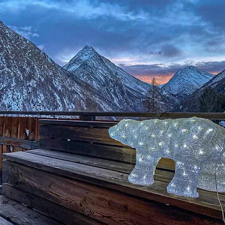 Mouton A 4-bedroom Alpine Chic Escape In Domek alpejski Saas-Fee