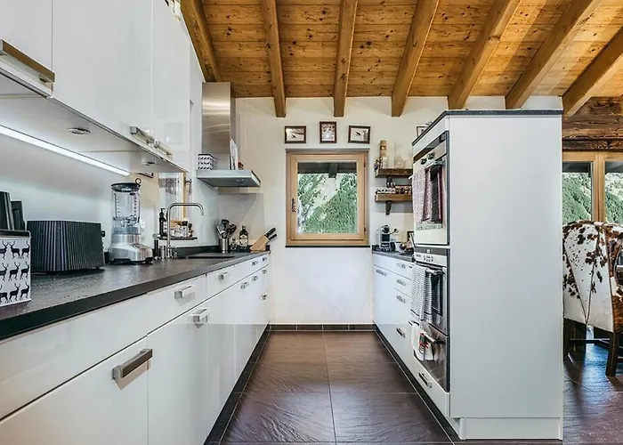 Mouton A 4-bedroom Alpine Chic Escape In Alpesi faház