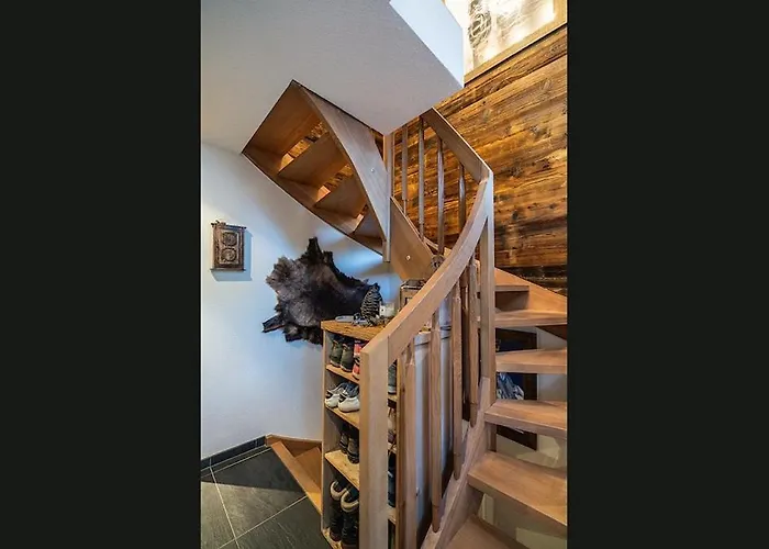 Mouton A 4-bedroom Alpine Chic Escape In Alpesi faház *