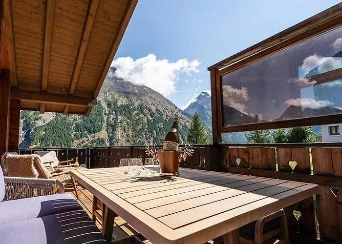 Mouton A 4-bedroom Alpine Chic Escape In
