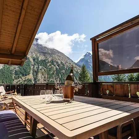 Mouton A 4-bedroom Alpine Chic Escape In
