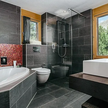 Mouton A 4-bedroom Alpine Chic Escape In Horská chata Saas Fee